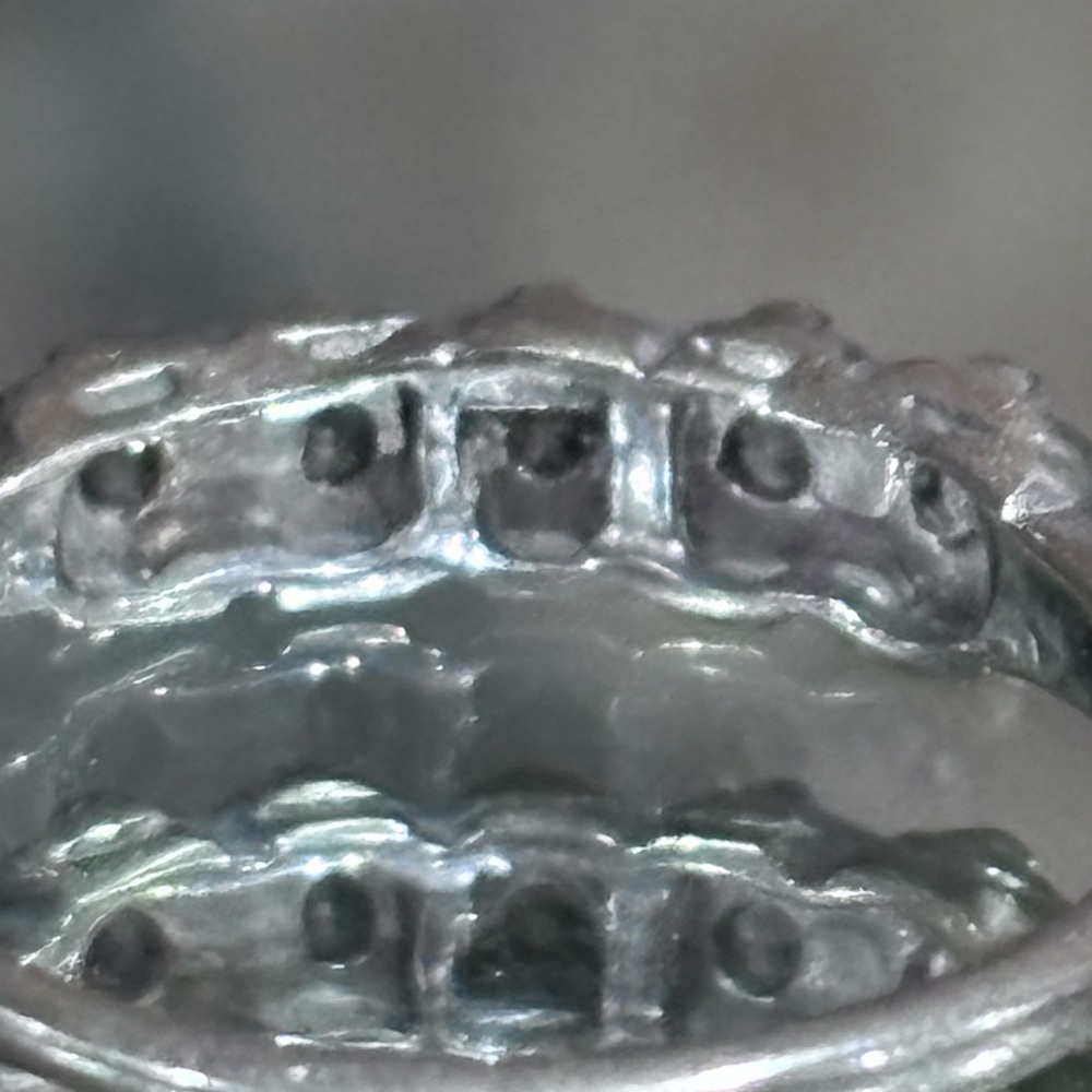 14k gold and natural diamond band - Picture 5 of 7